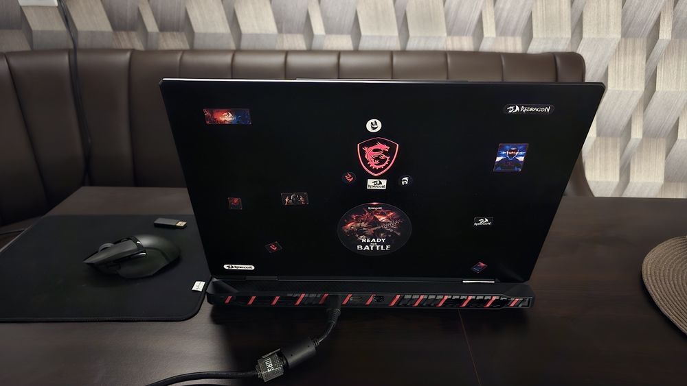 Laptop MSI Raider A18 HX A9WIG 2Tb Ssd , 64gb ram, ryzen 9 9955HX3D, GeForce RTX 5080