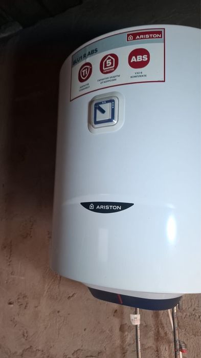 Продам бойлер аристон