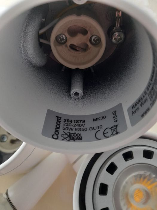 Spoturi de iluminat în stare foarte bună. Sunt 5 bucăți,  de culoarepe