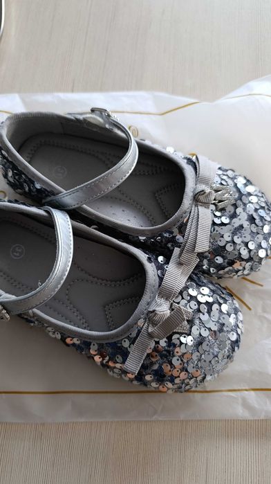 Продам туфли для девочки