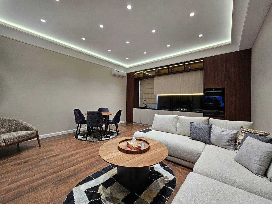 Жк Казахстан-Сдается новая квартира в злитном комплексе!