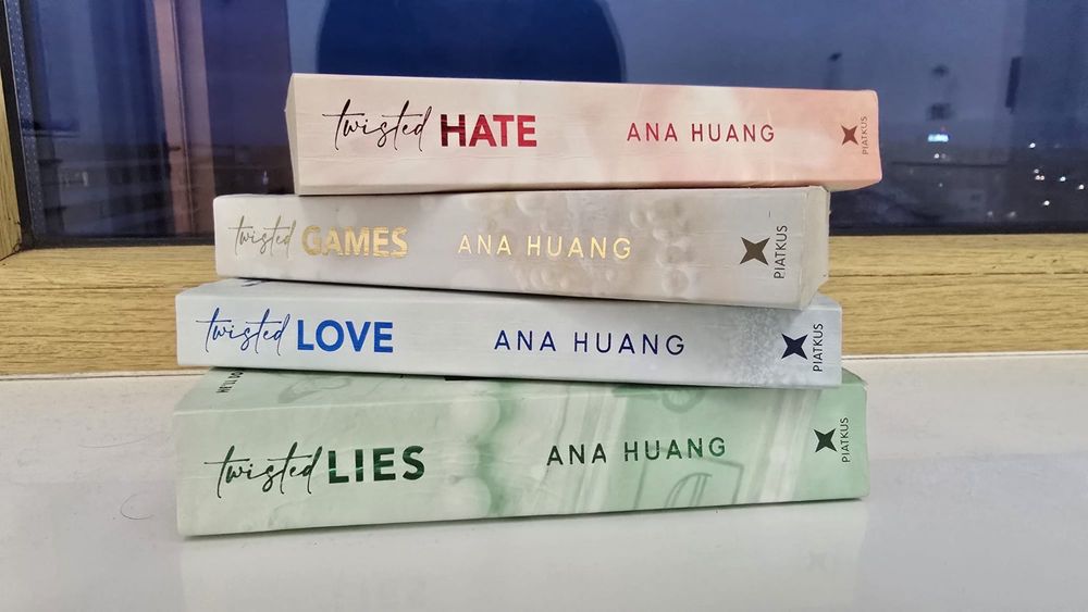 Set Ana Huang - seria twisted complet