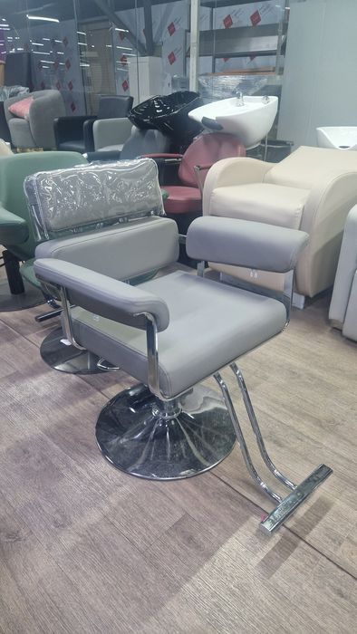 Парикмахерское кресло
