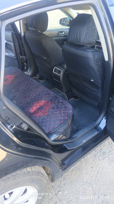 Продам Nissan Tana 2010