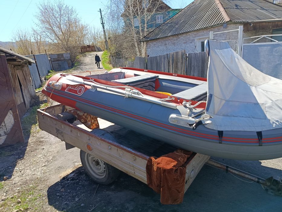Продам лодку с мотором