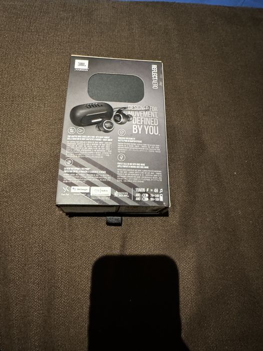Слушалки JBL.