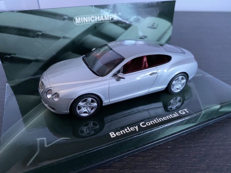 Модел на Bentley 1:43 Minichamps
