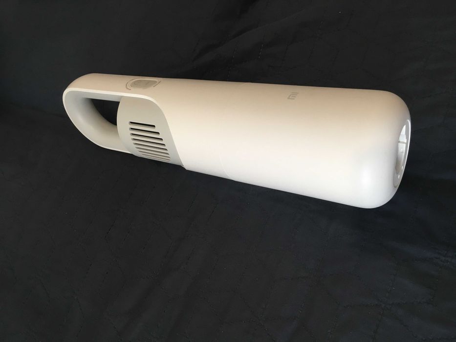 Вертикална, безжична прахосмукачка Xiaomi Mi Vacuum Cleaner Light.