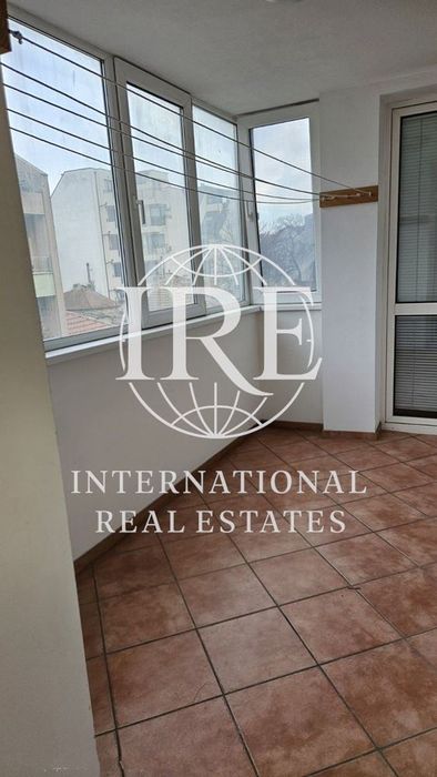 Обзаведен 4-стаен апартамент с камина !