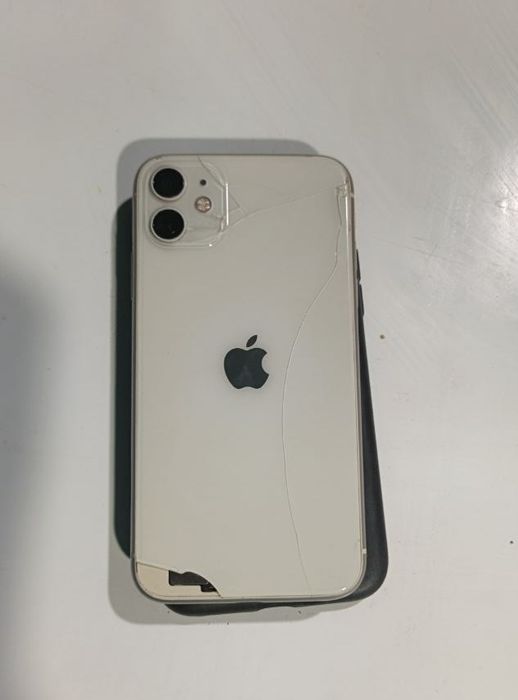 Iphone 11 oʻrta holatli