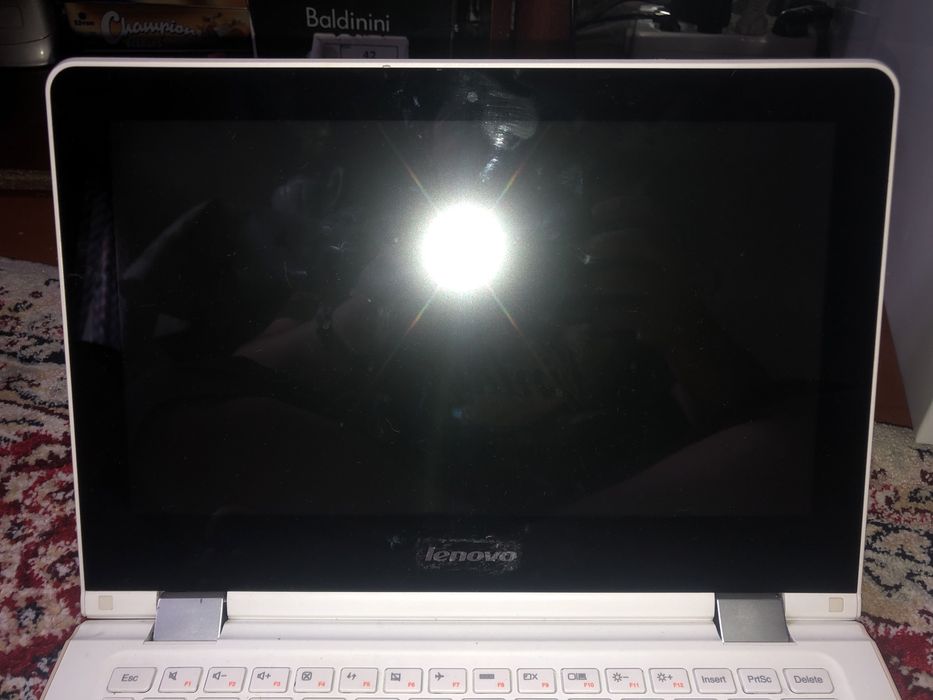 Ноутбук Lenovo YOGA 300