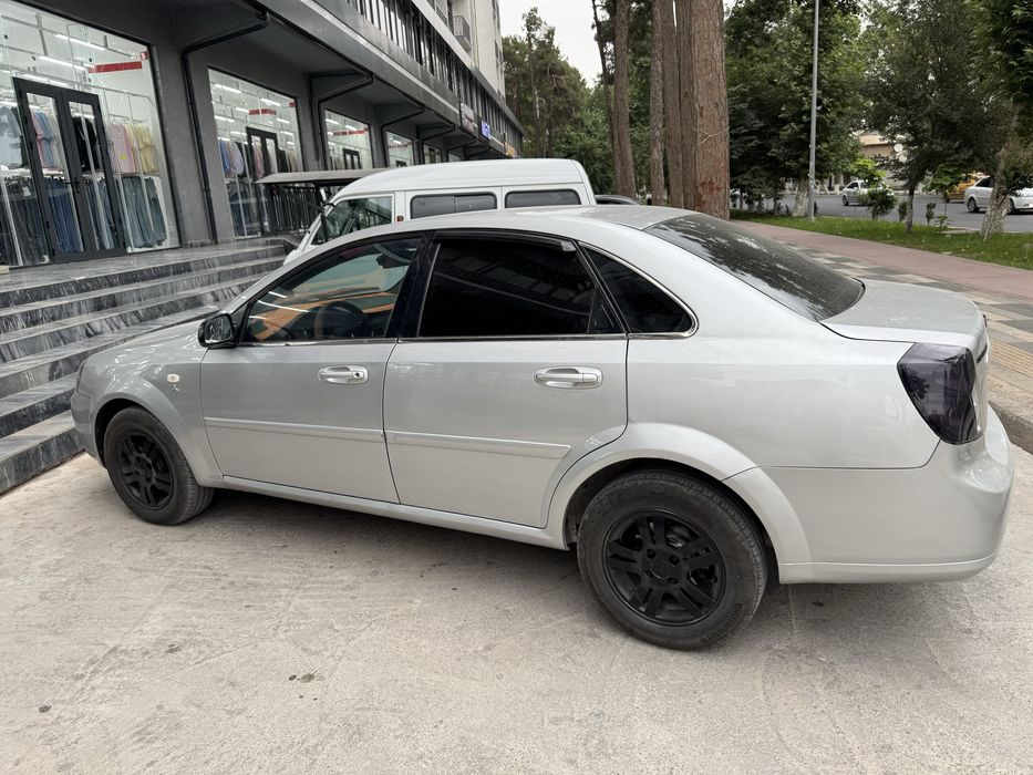 Lacetti sotiladi.
