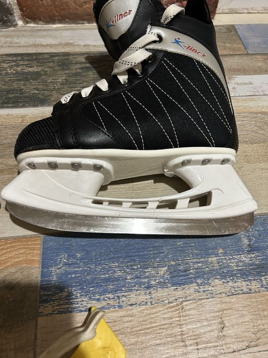 Продам коньки хокейные