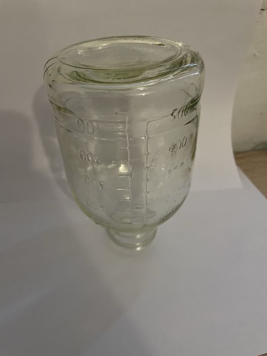 Продавам дебелостенни бутилки