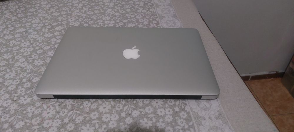 Продам MacBook Air 13 Mid 2011