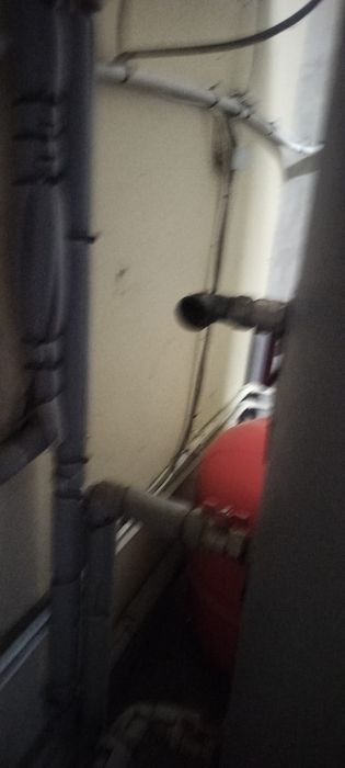 Vând centrală Viadrus 30kw ,puffer 1000 l, ,două vase expansunei,două ponderi o sursa