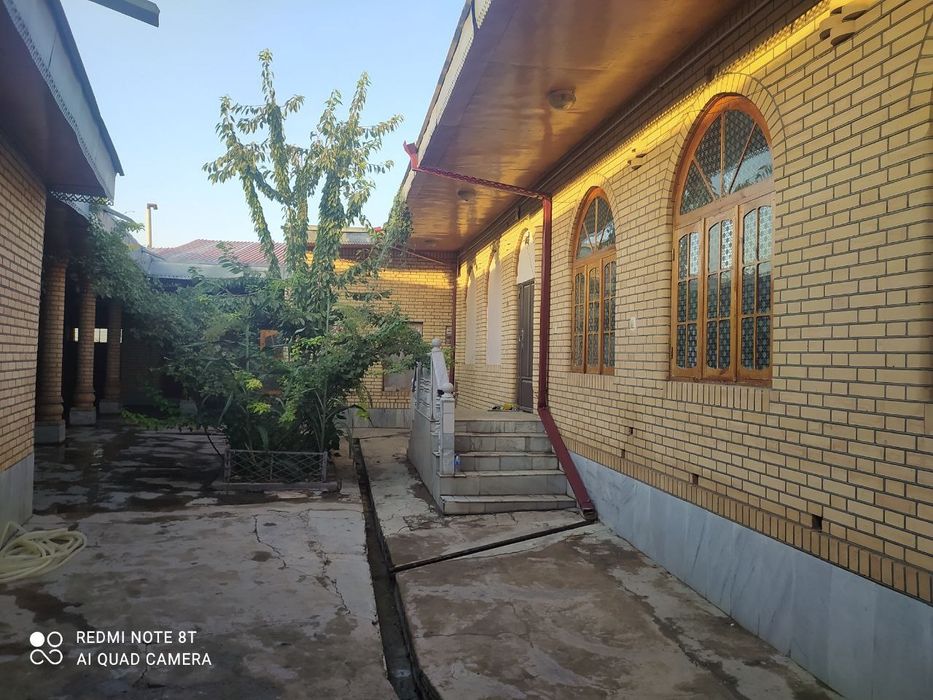 Продаётся двор в центре города