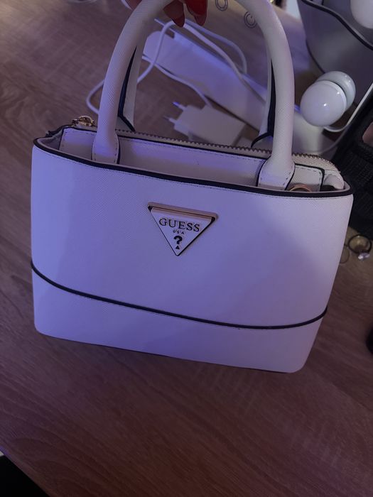 Дамска чанта Guess