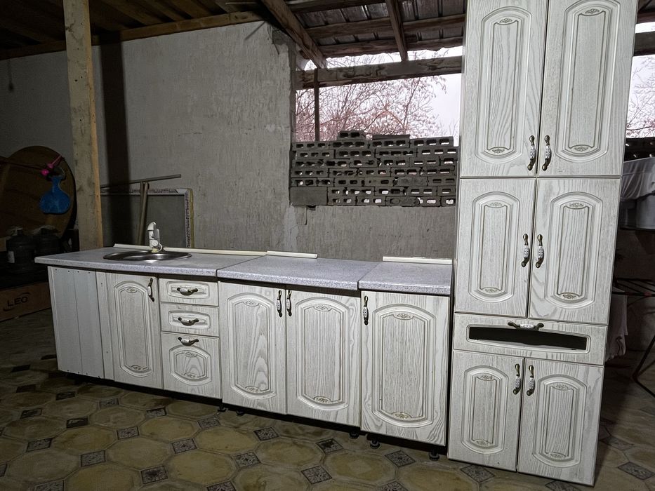 Продам кухонный гарнитур белый