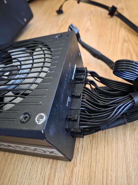 Vând sursa pc Corsair RM550X