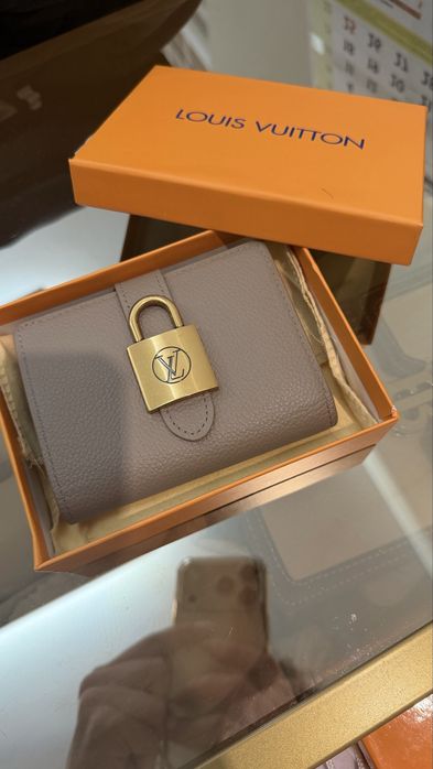 Аксесоар тип портфейл LV