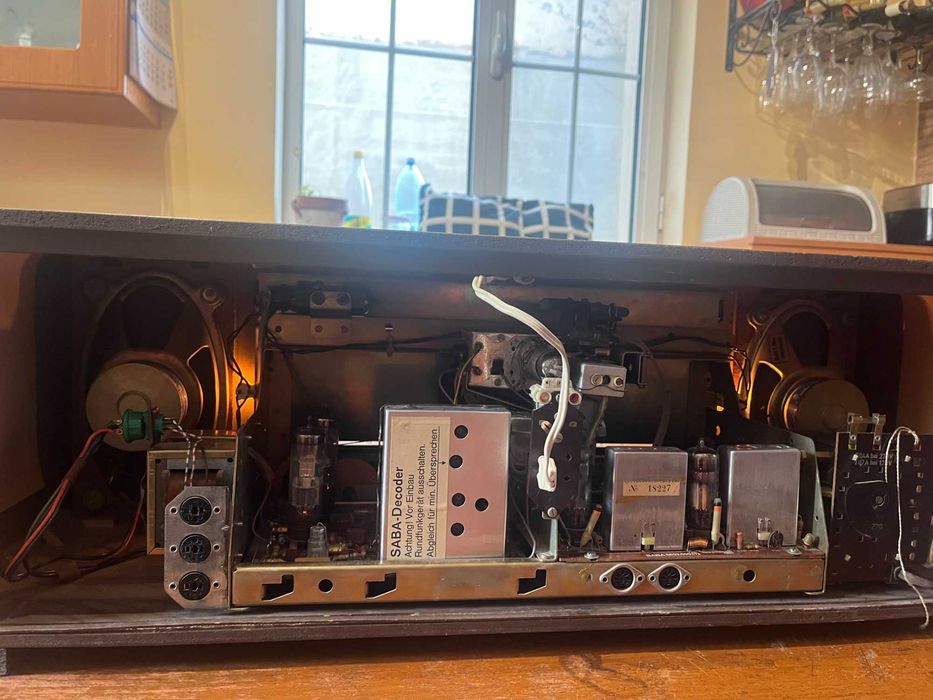 Radio Saba Konstanz Stereo 18 KN pe lampi