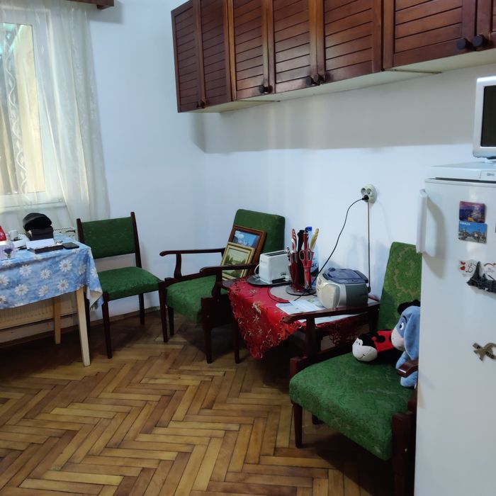 Vand casa la curte comuna in zona centrala  Dej