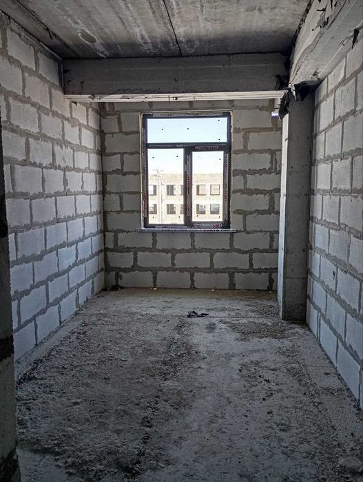 Buxoro shahrida yangi qurilgan domdan kvartira sotiladi