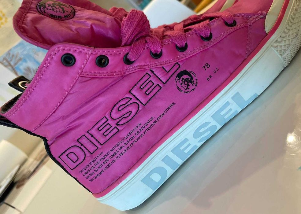 Намалени Diesel, оригинални спортни обувки с лого, размер 39.