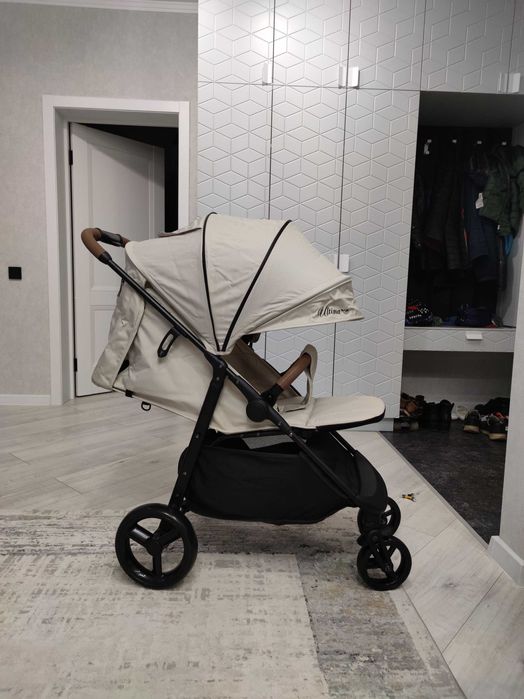 Коляска прогулочная