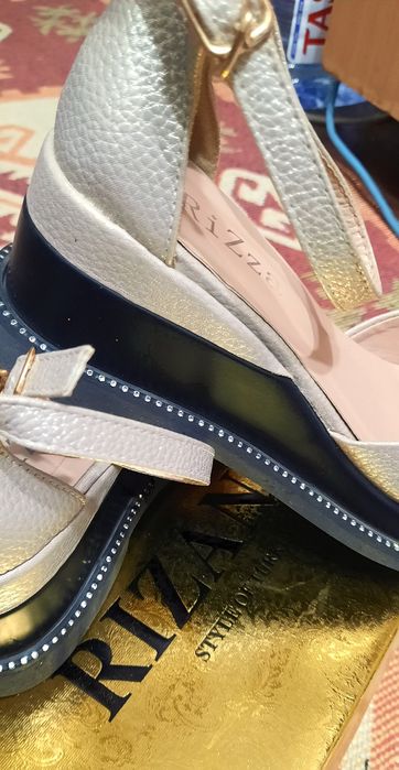 Продам босоножки