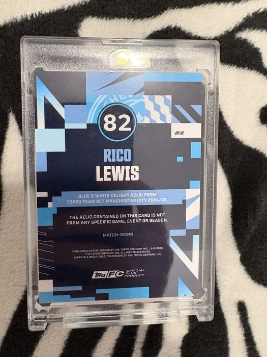 Vând card original Topps Manchester City