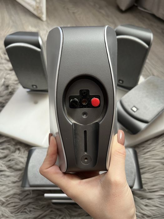Сателитни високоговорители JBL (пасивни колонки) със стойки