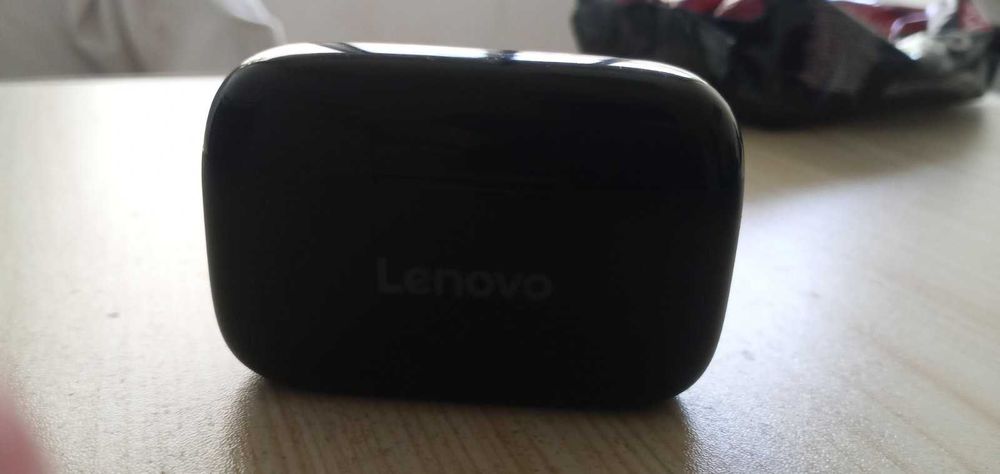 Слушалки, блутот, бутони за управление на самите слушалки