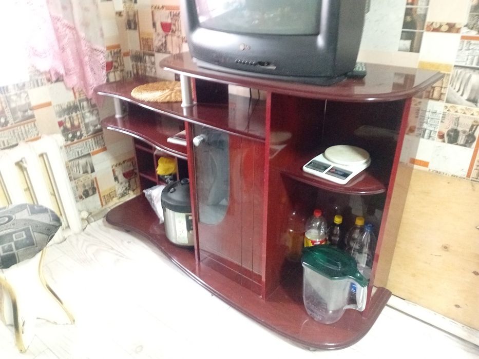 Продам тумбу под телевизор