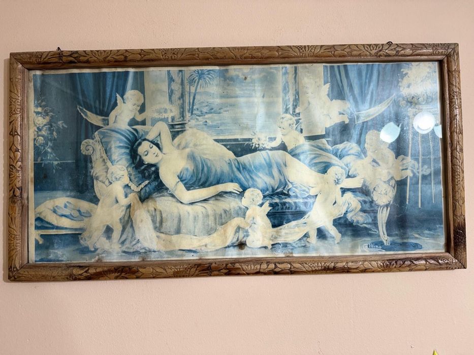 Vând tablouri și icoane vechi din 1955 și anii ’70, rame din lemn sculptate, unele pictate manual. Preț negociabil.”