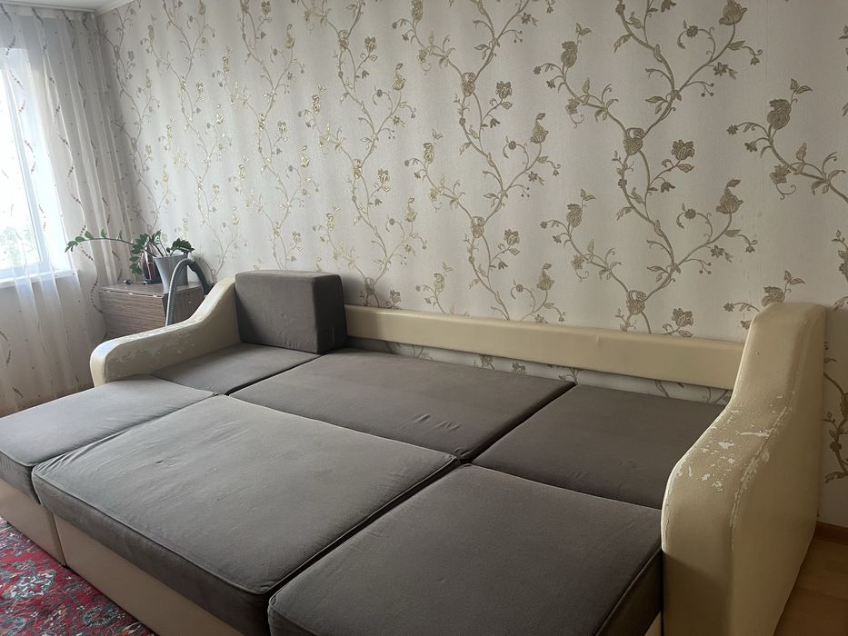 Продам диван б/у очень хорошего качества.,.