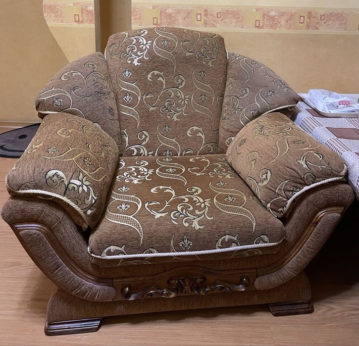Продам диван и 2 кресла