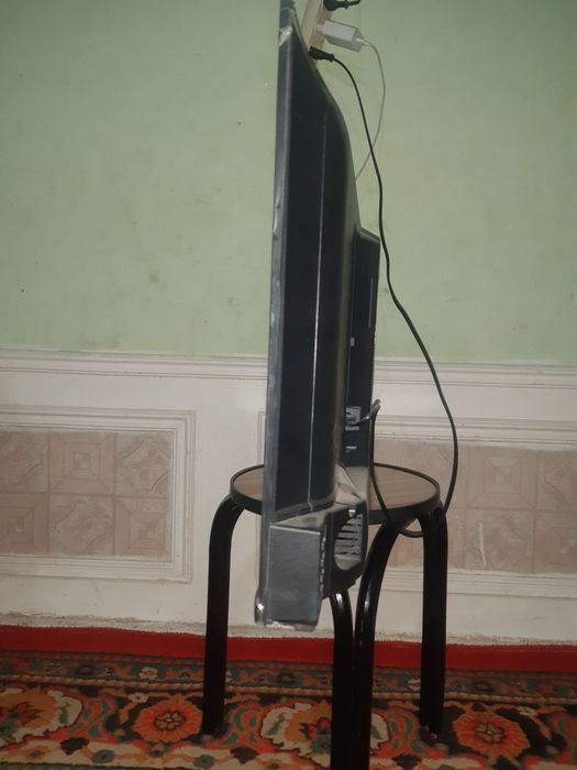 32"smart tv tamir talab qiladi. telvezor zapchastga