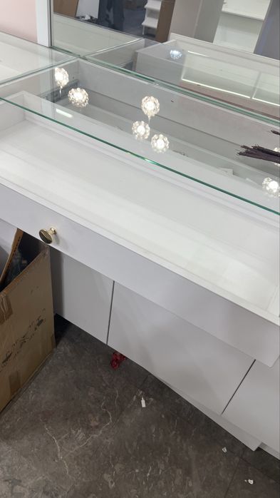 Продается комод в торговый зал