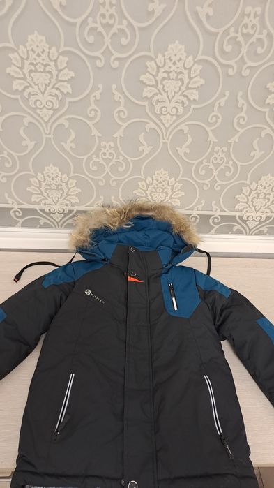 Продам куртку мальчиковую