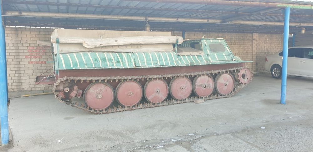 Гусеничный Транспортёр Тягач . МТ ЛБ