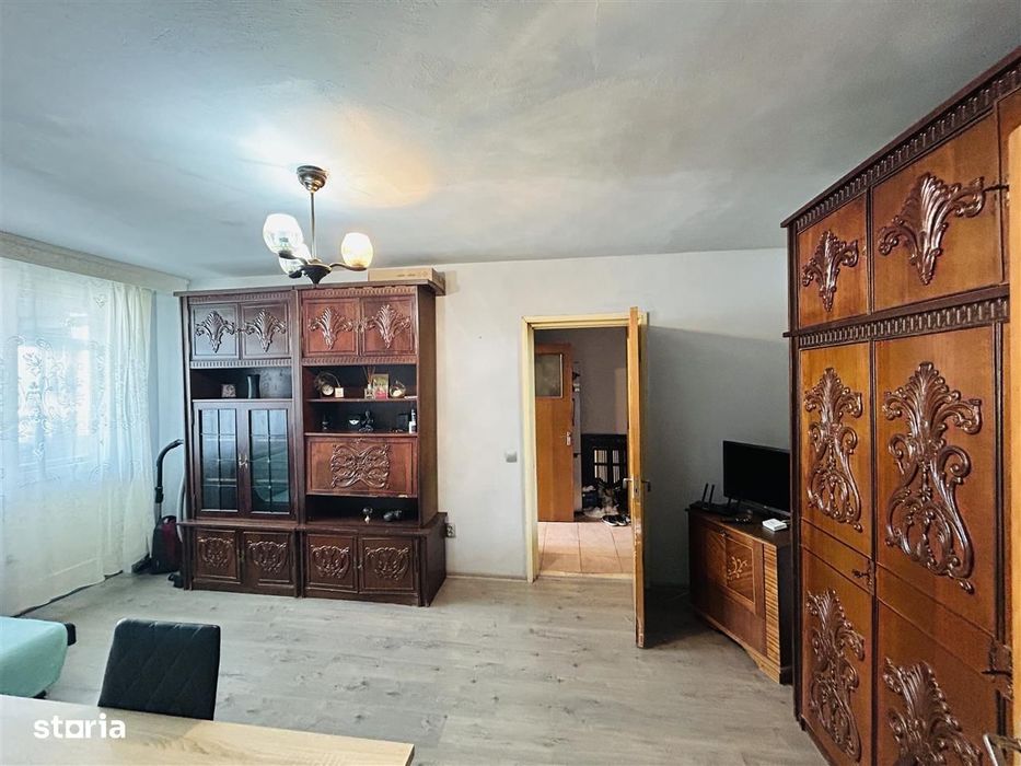 Ap semidecomandat, 2 camere, balcon inchis, 53 mp + 7 mp - M.Viteazu — fotografia 1