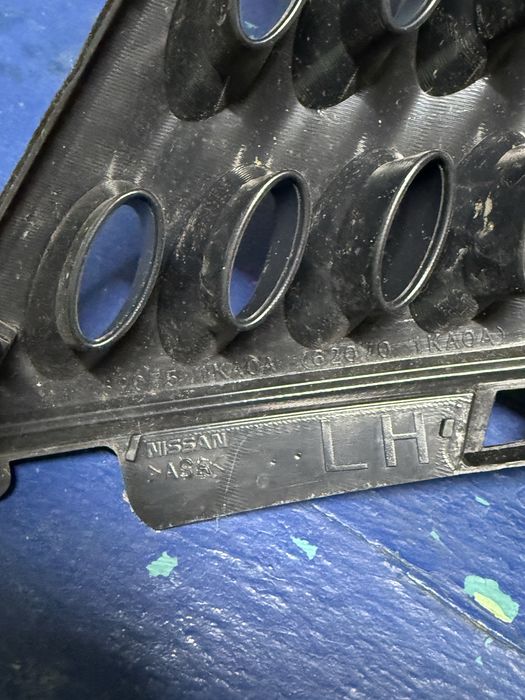 Решетка радиатора Ниссан Жук