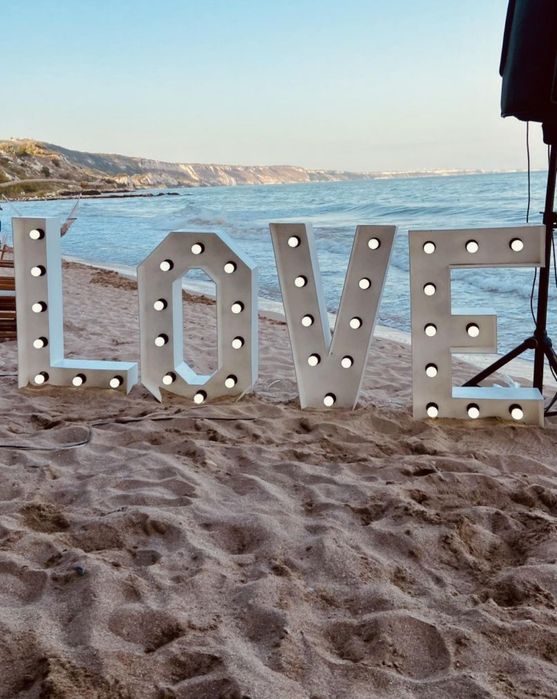 Цифри c осветление и светещи надписи под наем