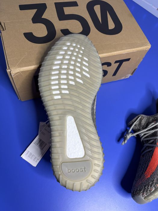 Yeezy 350v2 Beluga