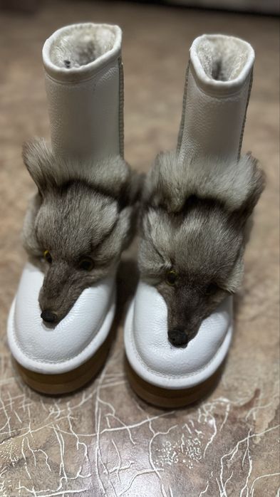 Продаются уггив белом цвете