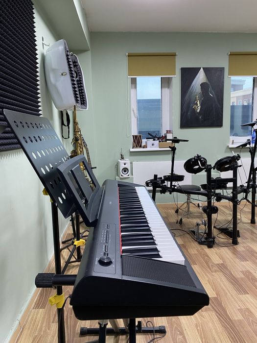 Продам цифровое пианино YAMAHA