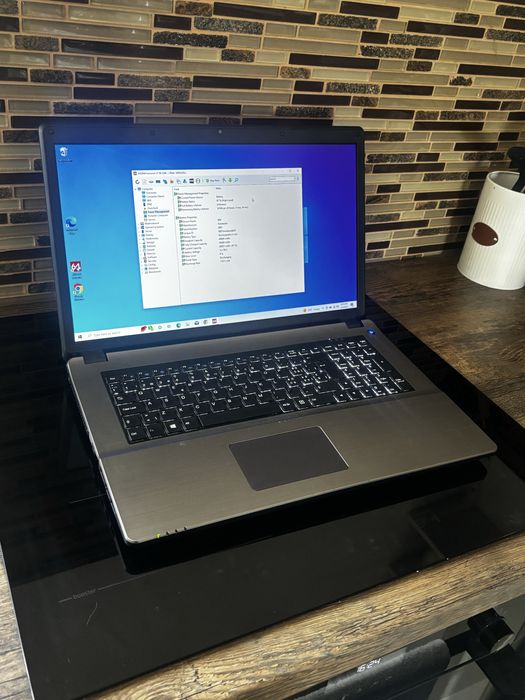Laptop 17,3 ideal filme• i5-6300HQ • Taste luminate• Baterie cu 9% uzura ( 3-4 ore)
