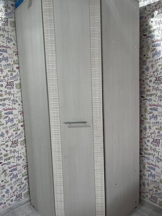 Продам угловой шкаф